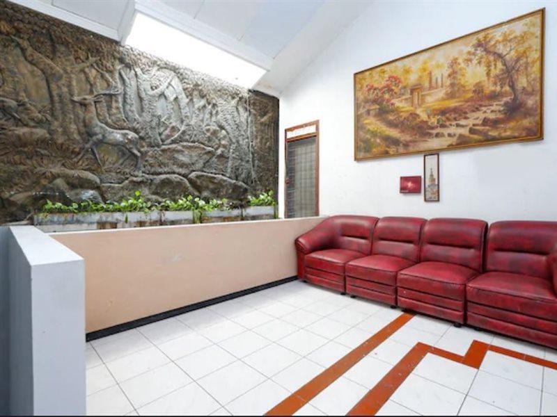 Oyo 2240 Simpang Tujuh Residence Kudus Экстерьер фото